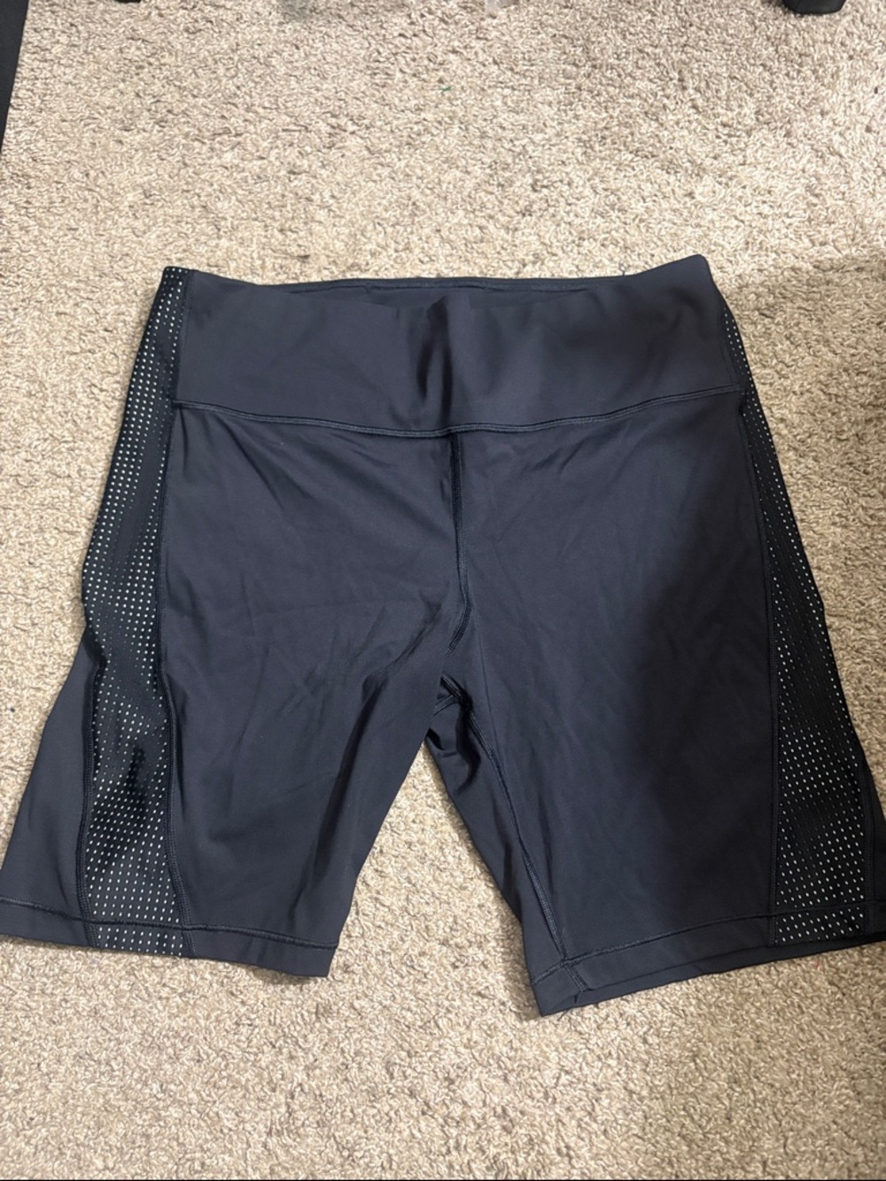 Athleta Hit It 9” Bike Short Size XL